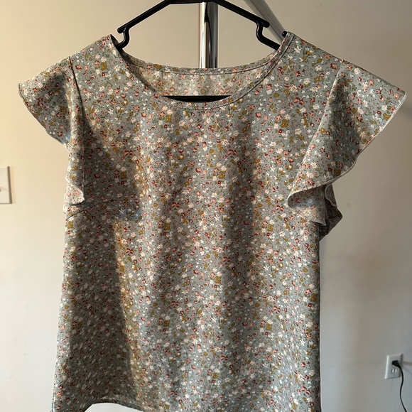 Floral Ruffle Sleeve Top - Picture 2 of 4